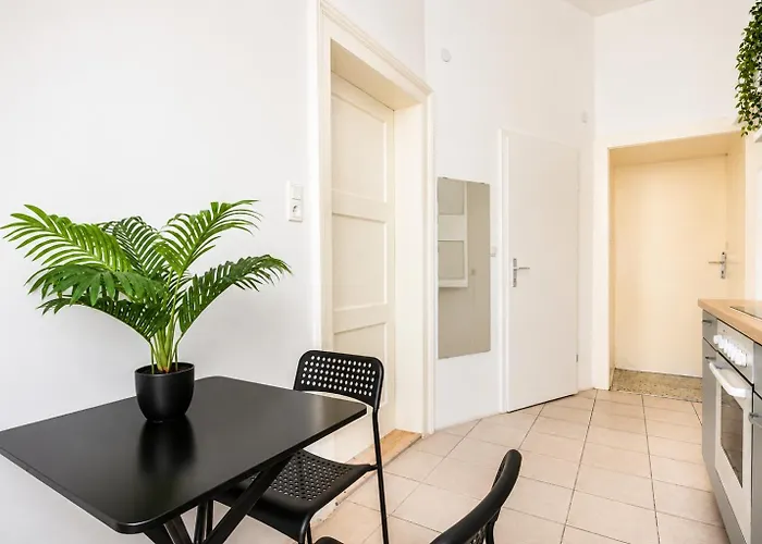 Cozy Long Close To Danube Canal & Praterstern Bécs